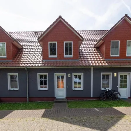 F-1108 Haeuser Prosnitz Haus13 Terrasse, Gartennutzung * Gustow (Vorpommern-Rugen)